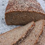 Lækkert fuldkornsrugbrød med chiafrø
