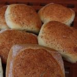 pskrift: Gnaveboller med citronmelisse og mandeltopping