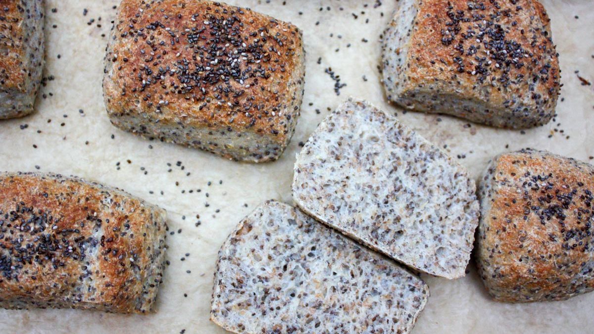 Nemme og lækre boller med chiagrød og honning